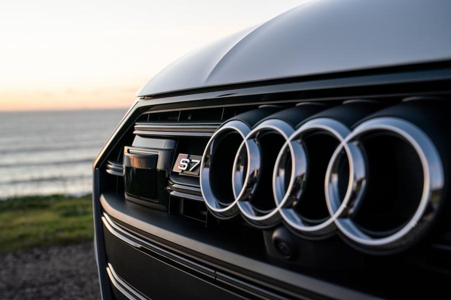 Логотип Audi S7 Sportback TFSI 2019 года  (NA) (фото 5 из 24)
